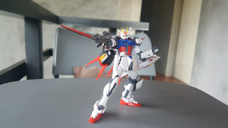 Posed and photoraphed with that glorious glorious Samsung bokeh.